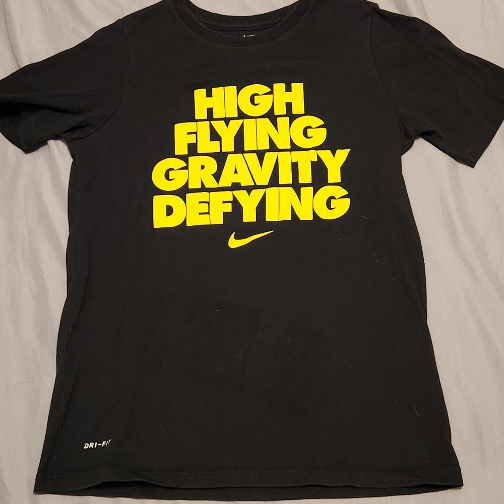 Nike boys shirt